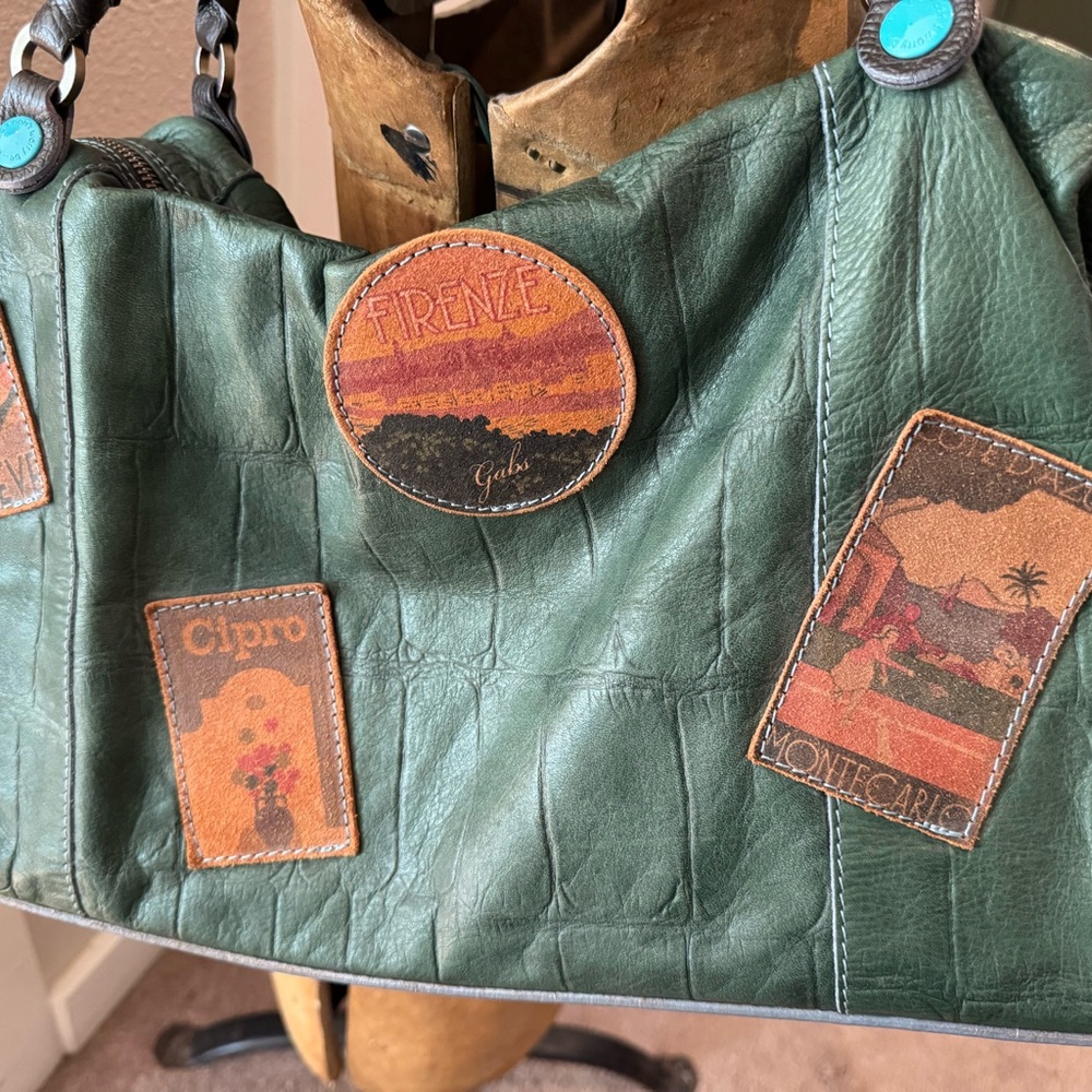 Gabs Forrest Green Italian Leather Shoulder Purse with Travel Luggage Patches. - Picture 7 of 10